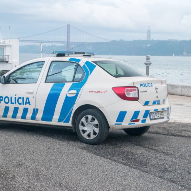 Foto de um carro da polícia de segurança pública de Portugal