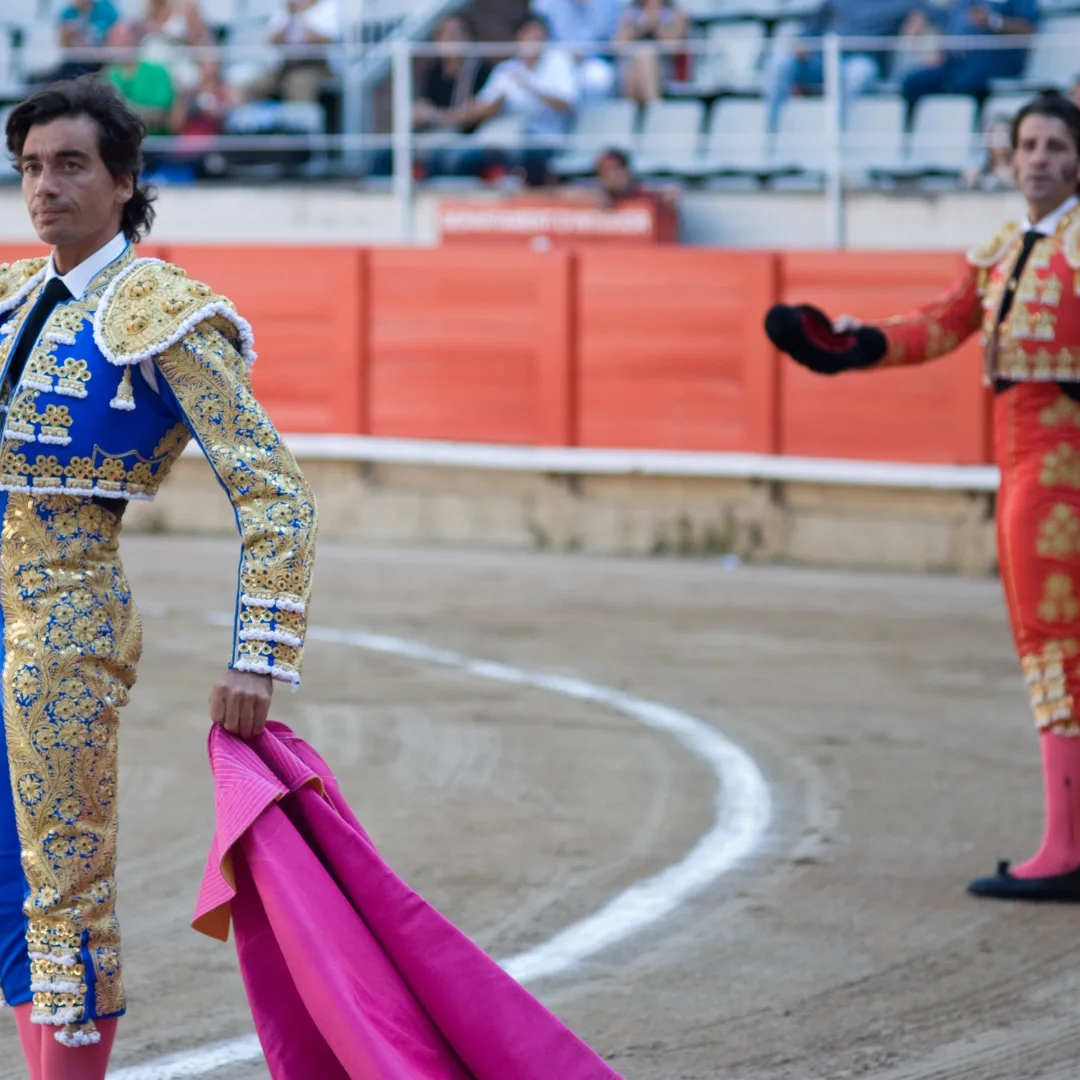 Diferenças Culturais Entre Brasil e Espanha: O Que Você Deve Saber Antes de Se Mudar 